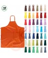 Delantal con peto de color liso y bolsillos