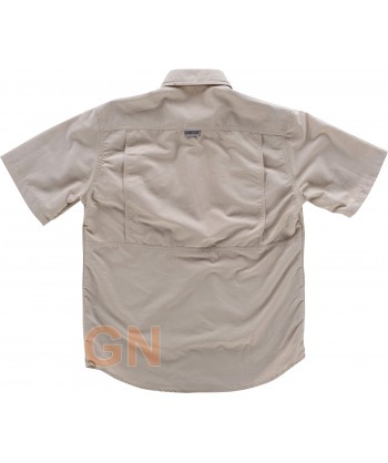 Camisa manga corta con bolsillos transpirable color beige