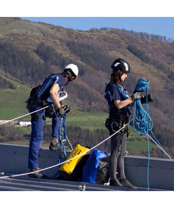 Petate estanco de 50 litros, que previene de humedades y suciedades de los equipos almacenados.