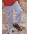 Pantalón de felpa con cintura elástica bajos con elásticos,  cordón y dos bolsillos para niño