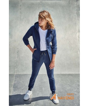 Moderna chaqueta de chándal con capucha para señora