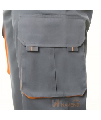 Pantalón bermuda bicolor multibolsillos