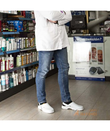 Zueco sanitario transpirable, antiestático y anti deslizamientos