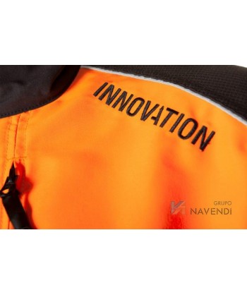 Chaqueta naranja de alta visibilidad con refuerzos y cintas reflectantes segmentadas