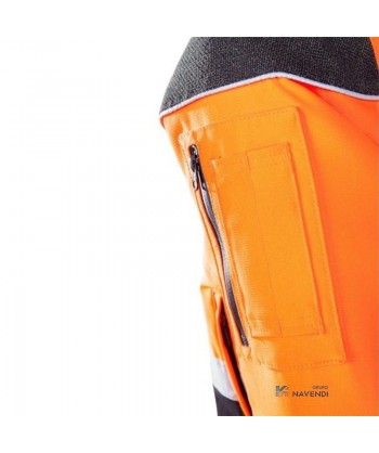 Chaqueta de alta visibilidad con refuerzos  para motosierras clase 2 con protección adicional en el abdomen