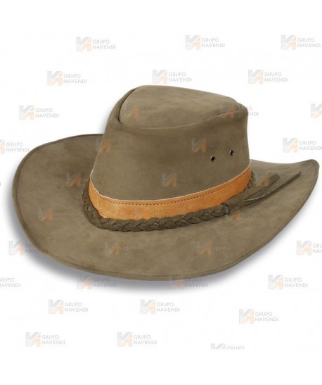 Sombrero de ala ancha de piel de primera calidad color marrón claro. Disponible en tres tallas.