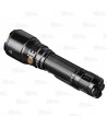 Linterna TK26R recargable con USB  proporciona 1500 lúmenes y alcanza los 350 metros