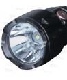Linterna TK26R recargable con USB  proporciona 1500 lúmenes y alcanza los 350 metros