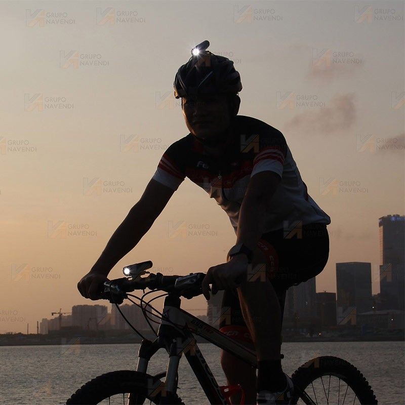 Soporte para fijar linternas Fenix a cascos de bicicletas