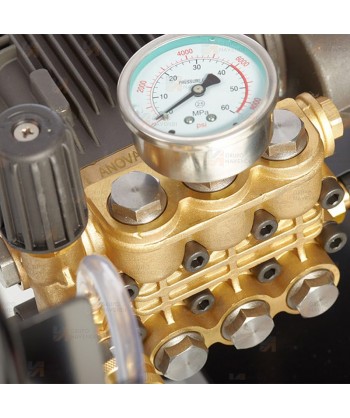 Hidrolimpiadora de agua fría con motor a gasolina y bomba de 248 Bar y un caudal de 17 l/m