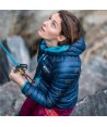 Asegurador-descensor Rama diseñado para usarse en rocódromos y en escalada deportiva de un solo largo