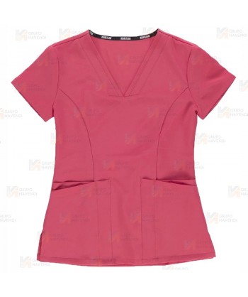 Casaca sanitaria entallada de cuello pico en tejido elástico color fucsia para mujer