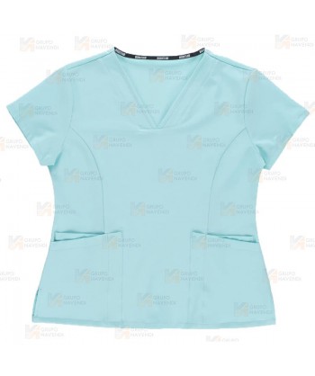 Casaca sanitaria entallada de cuello pico en tejido elástico color turquesa para mujer
