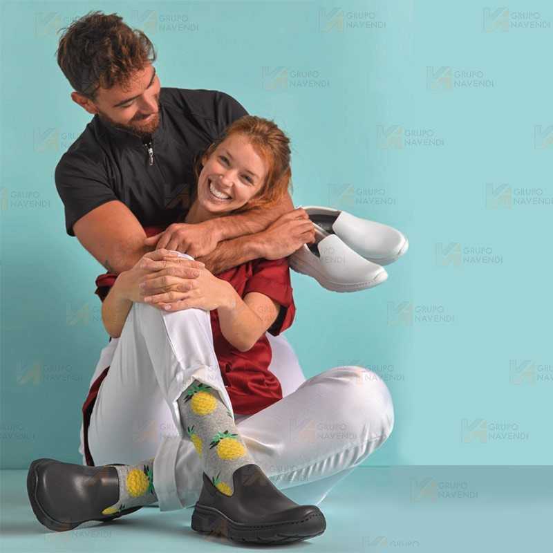 Zapato sanitario de microfibra, antideslizante y transpirable