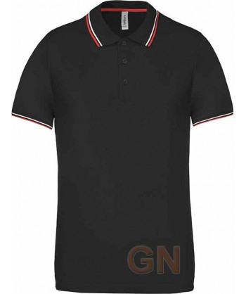 Polo negro de manga corta con el cuello y mangas combinados en rojo y blanco
