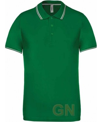 Polo verde de manga corta con el cuello y mangas combinados en blanco y gris