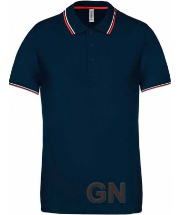 Polo azul marino de manga corta con el cuello y mangas combinados en blanco y rojo