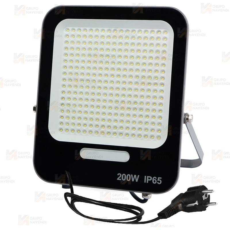 Foco LED de 200W  (17.000 lúmenes)