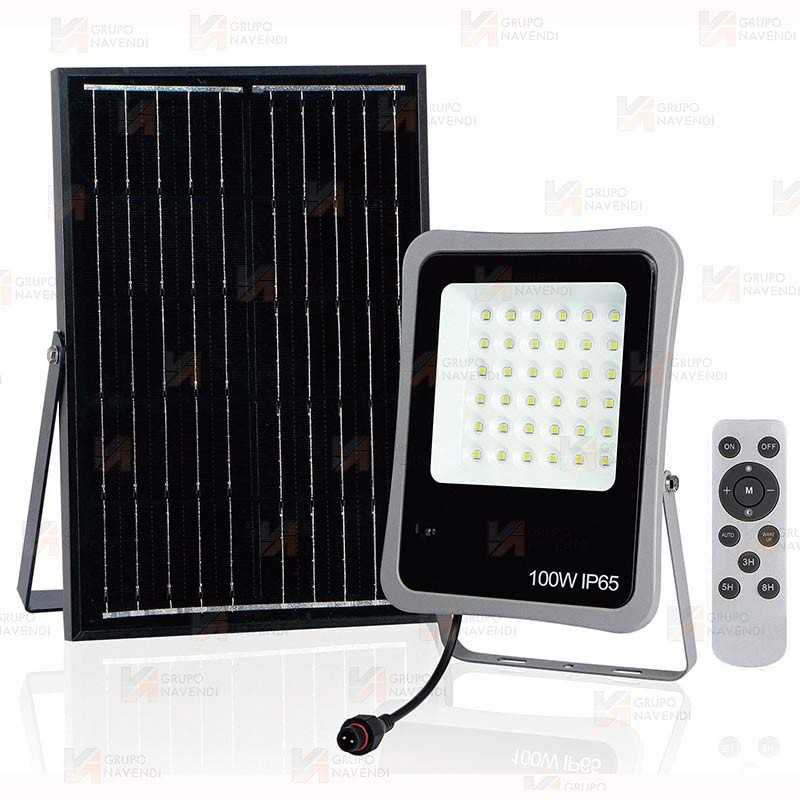 Foco LED 100 W con panel solar y mando a distancia (11.700 Lúmenes)