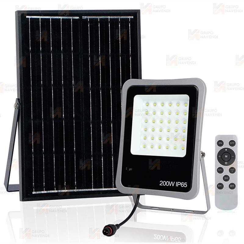 Foco LED 200 W con panel solar y mando a distancia (23.400 Lúmenes)