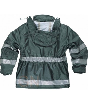 Parka acolchada e impermeable color verde oscuro con cintas reflectantes