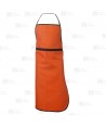 Mandil impermeable multiusos color naranja en operaciones de desbroce