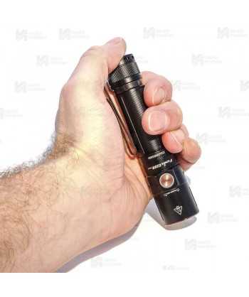 Linterna táctica recargable Fénix E28R V2 de 1700 lúmenes