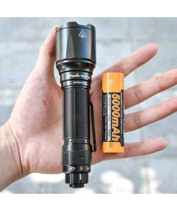 Linterna táctica de Fénix TK22-TAC recargable con USB (2800 lúmenes)