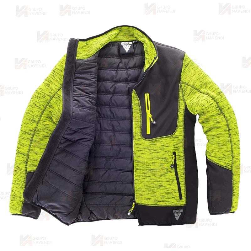 Chaqueta de punto acolchada combinada con tejido softshell