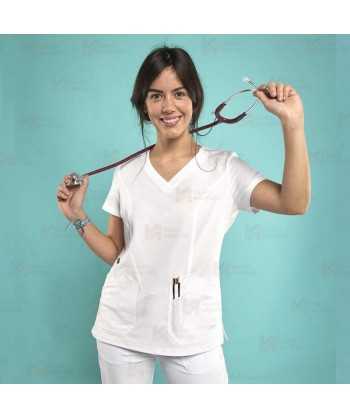 Casaca sanitaria color blanco, antibacteriana de manga corta y bolsillos para mujer