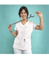 Casaca sanitaria color blanco, antibacteriana de manga corta y bolsillos para mujer