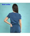 Casaca sanitaria color azul caribe, antibacteriana de manga corta y bolsillos para mujer