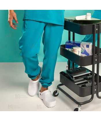 Pantalón sanitario color agua marino, antibacteriano con tejido elástico para hombre