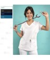 Casaca sanitaria de color blanco, antibacteriana de manga corta con bolsillos para mujer