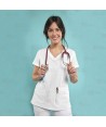 Casaca sanitaria de color blanco, antibacteriana de manga corta con bolsillos para mujer