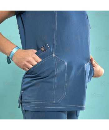 Casaca sanitaria de color azul caribe, antibacteriana de manga corta con bolsillos para mujer