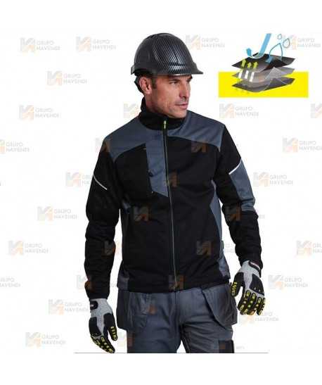 Cazadora softshell con membrana impermeable y transpirable