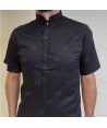 Camisa ajustada en tejido elástico y manga corta cuello mao color negro