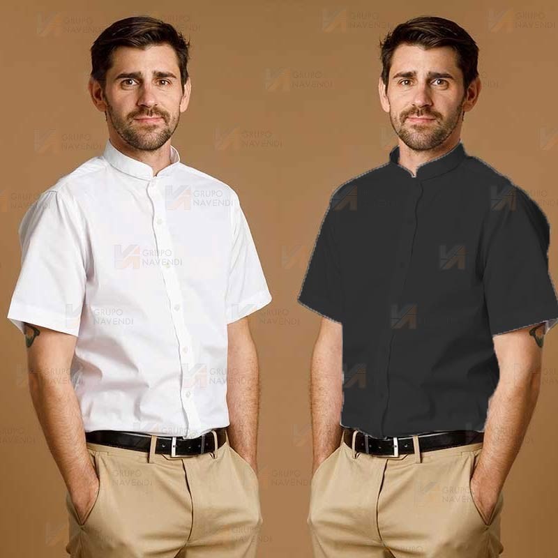 Camisa ajustada en tejido elástico y manga corta cuello mao color blanvo