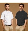 Camisa ajustada en tejido elástico y manga corta cuello mao color blanvo