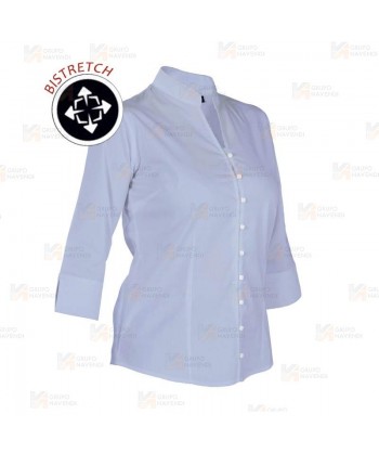 Camisa entallada de vestir de manga larga y cuello abierto color celeste