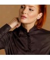 Camisa entallada y elástica de manga larga y con cuello mao -Mujer- color negro
