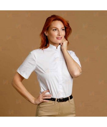 Camisa entallada y elástica de manga corta y con cuello mao -Mujer-