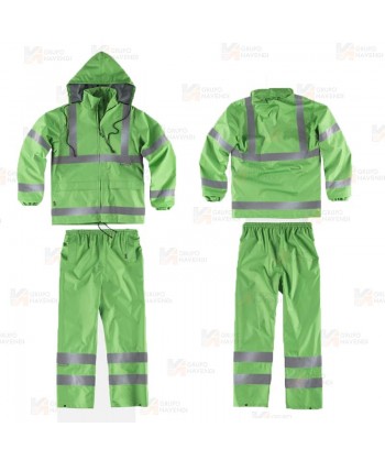 Traje de agua impermeable color verde con cintas reflectantes