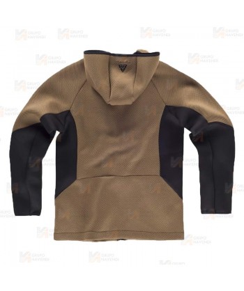Cazadora deportiva softshell con capucha