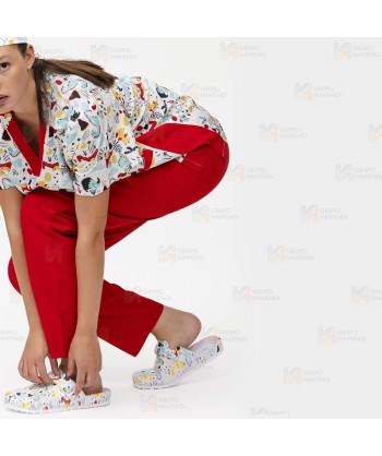 Casaca sanitaria estampada de manga corta y bolsillos