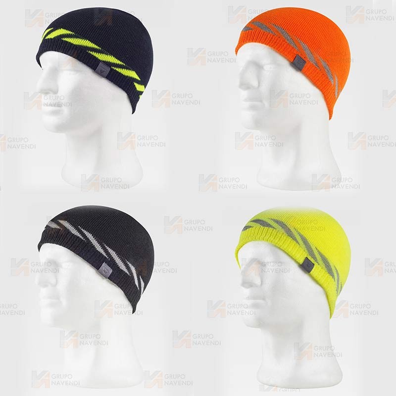 Gorro de punto con líneas discontinuas. Tejido producido a partir de botellas recicladas.