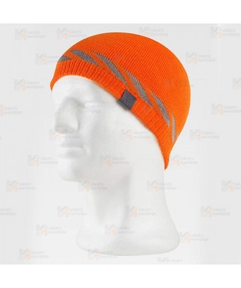 Gorro de punto con líneas discontinuas. Tejido ecológico color naranja flúor