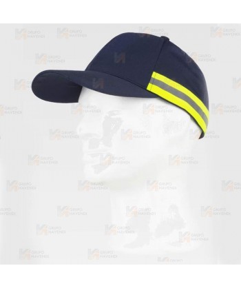 Gorra con cinta reflectante-fluorescente. Ajuste trasero con velcro.