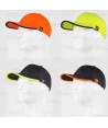Gorra de alta visibilidad con cinta reflectante-fluorescente. Ajuste trasero con velcro